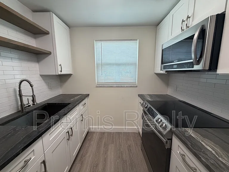 2028 N Betty Ln — Photo 5