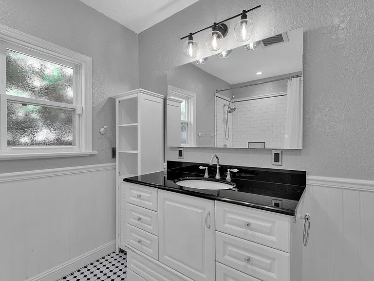 802 Broadmoor Blvd — Photo 21