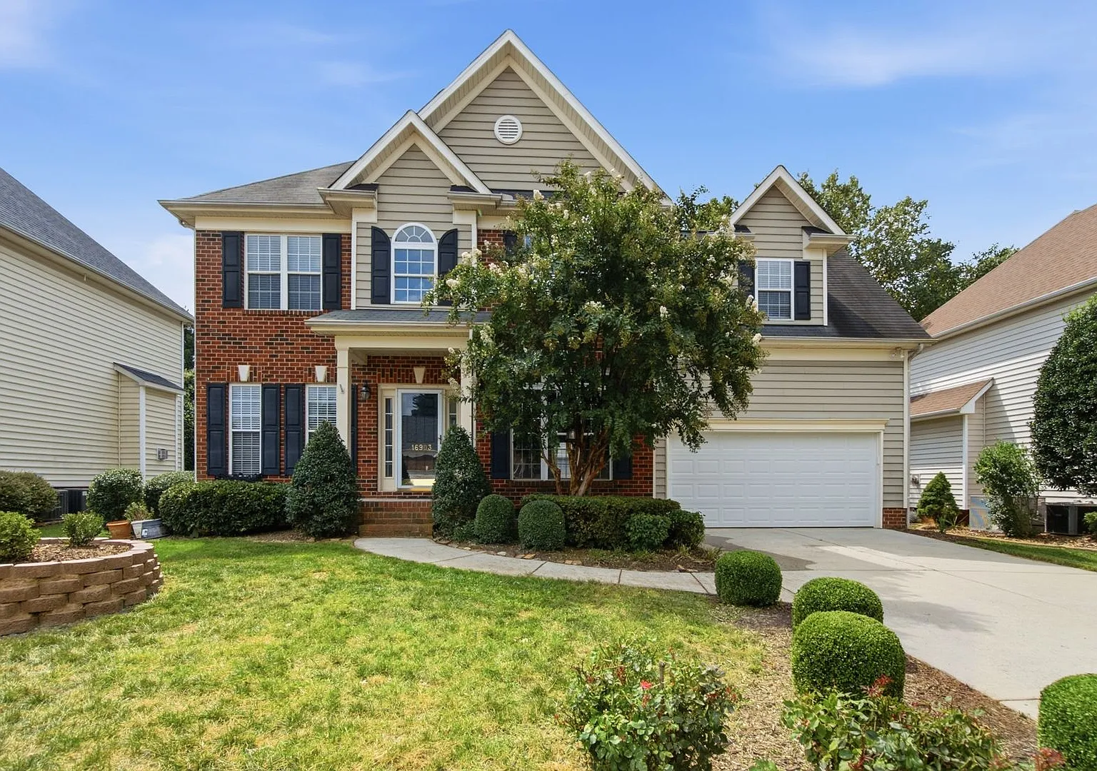 Freshly Updated Hampton Ridge Home Refinished Hardwoods, New Carpet & Fenced Yard — Photo 2