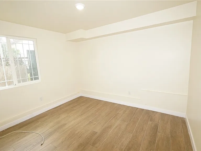 448 W 41st Pl #3/4 — Photo 10