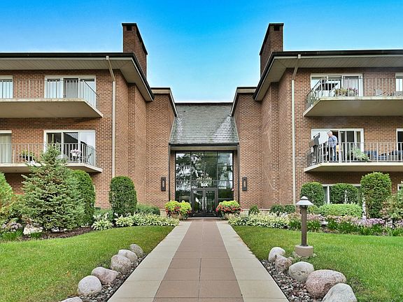 3rd image of 6 Oak Brook Club Dr APT J102