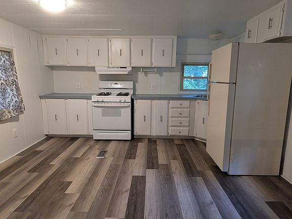 3rd image of 199 Goshen St