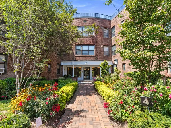 4 Townhouse Place #3H, Great Neck, NY 11021