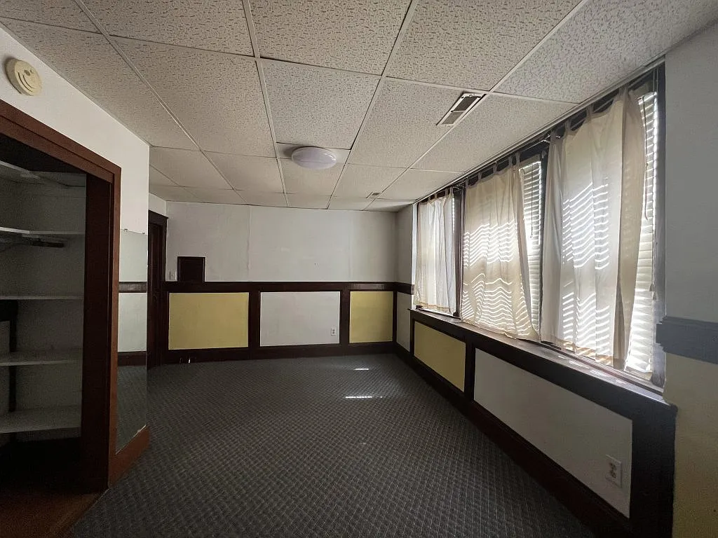 Updated Unit A Near ColumbiaComfortable Living Awaits — Photo 4