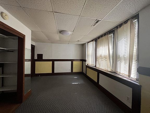 4th image of 107 E Stewart Rd APT A