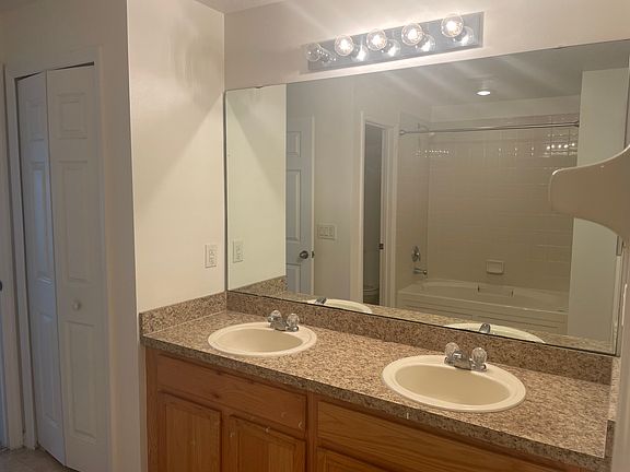 3rd image of 9906 Tivoli Villa Dr