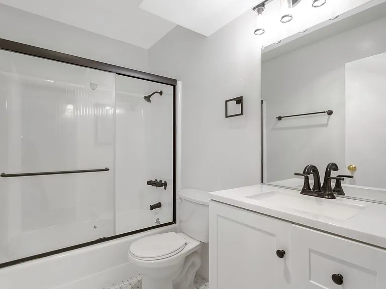 Chatsworth Rent This Now — Photo 7