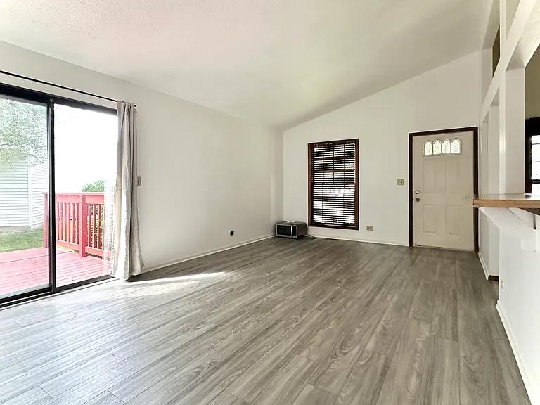 436 Bayview Ave — Photo 3