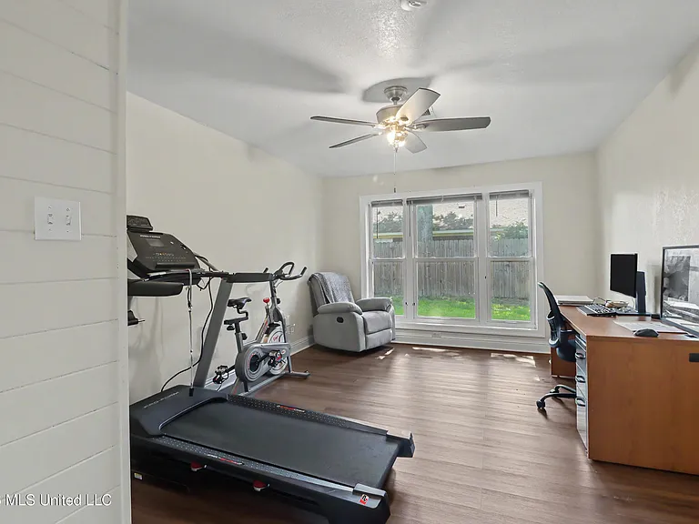 412 Woodland Park Dr — Photo 16
