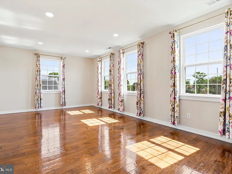 121 Hagen Dr #B — Photo 8
