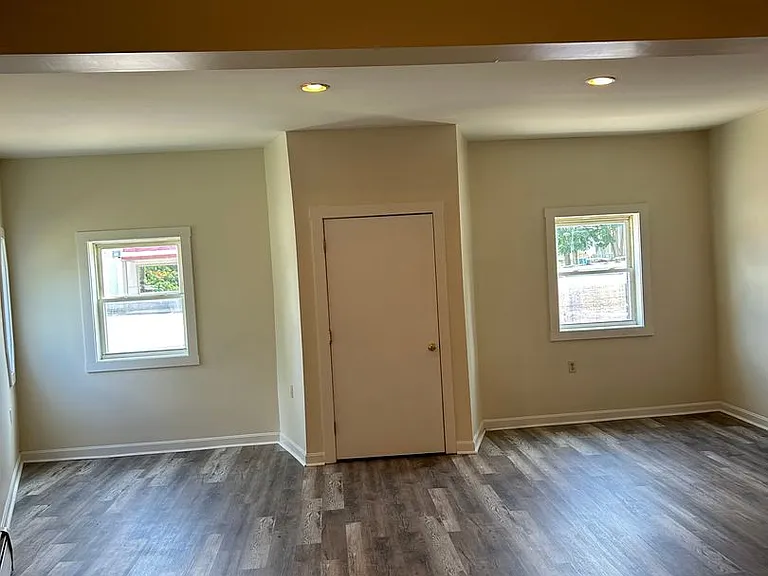 529 Main St — Photo 5