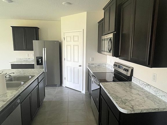 4th image of 2481 SE Melaleuca Blvd