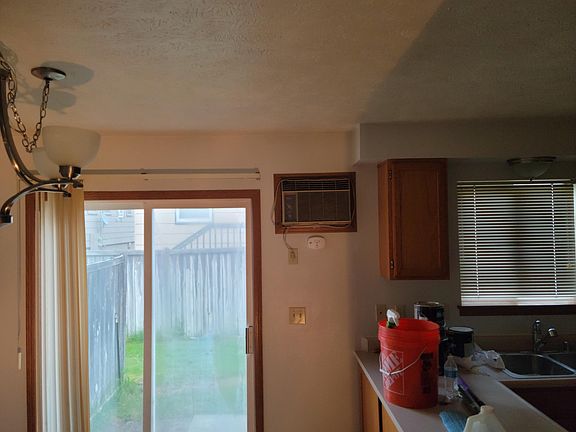 5th image of 110 E Spence St #D