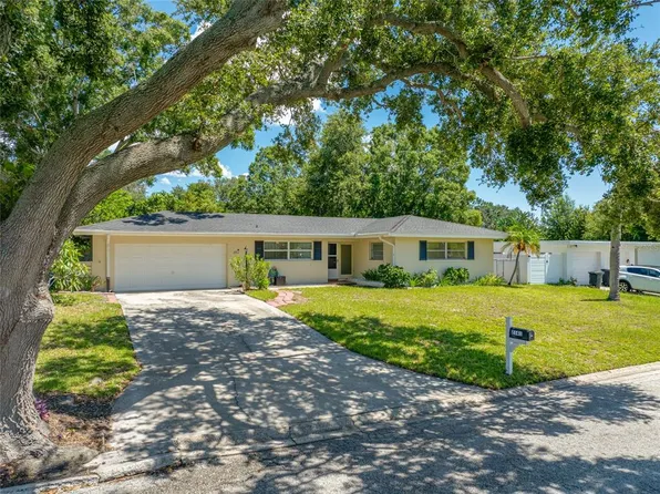 2141 Indian Ave S, Belleair Bluffs, FL 33770