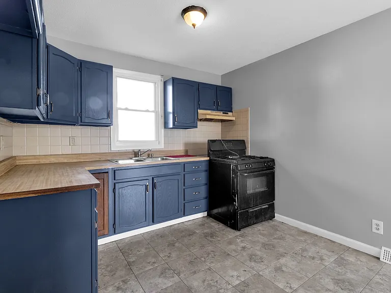 4 Hewitt Ave #1 — Photo 6