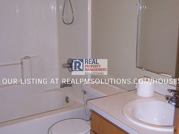 5th image of 3173 NE 13th Pl