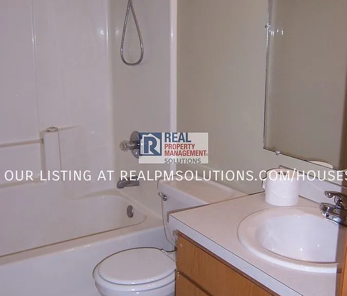 3173 NE 13th Pl — Photo 5