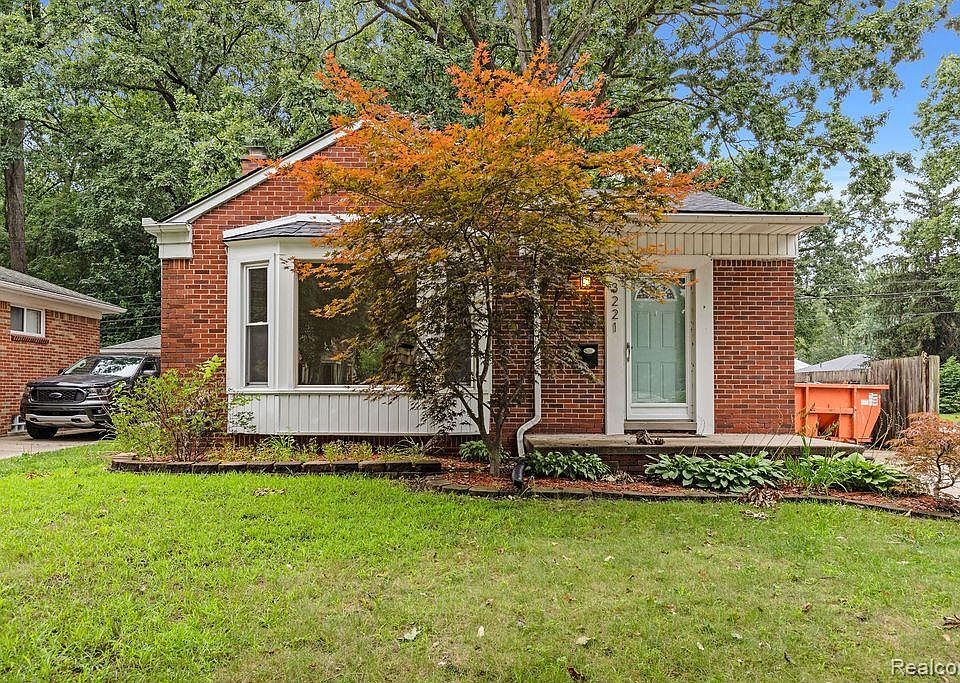 1st image of 3221 Sylvan Dr