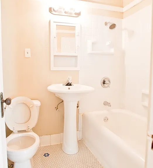 1720 E Newton Apartments — Photo 24