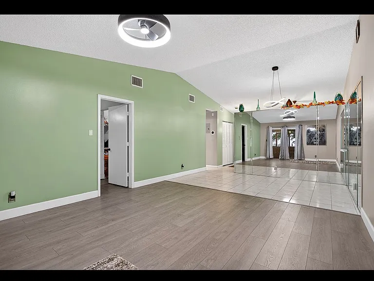 541 NW 43rd St #540 — Photo 7