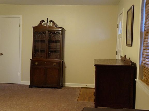 4th image of 1001 Fairlane Dr