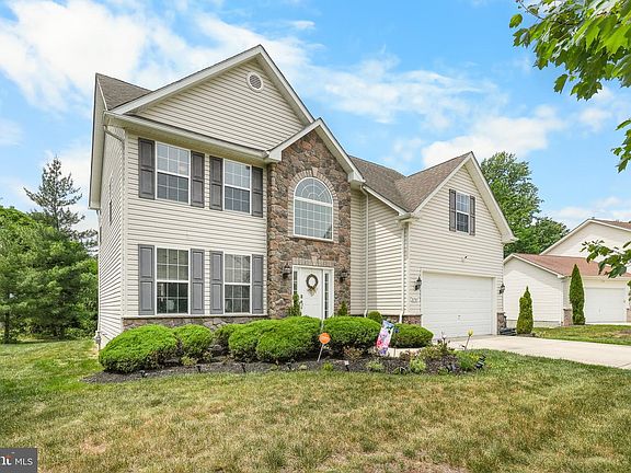 4th image of 8705 Francesca Dr