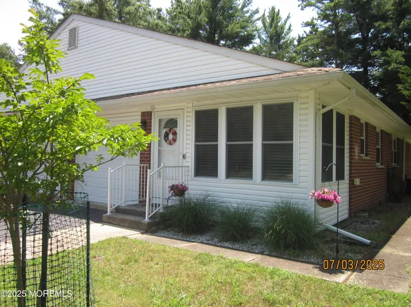 15 B Wintergreen Lane, Whiting, NJ 08759