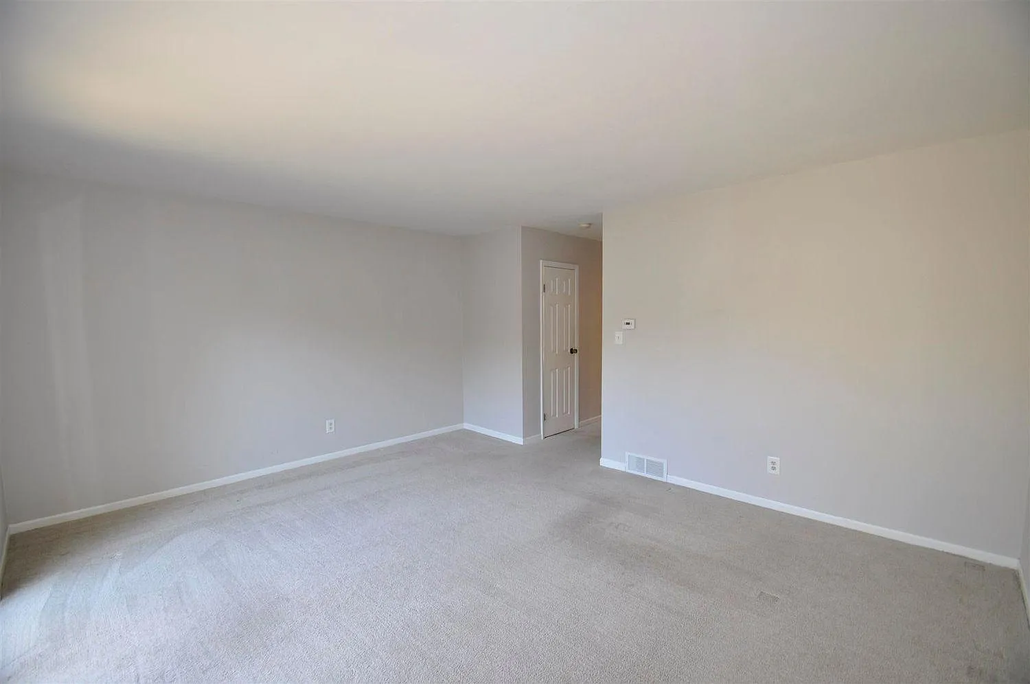 2 bed, 1050 sqft, $1,400 — Photo 4