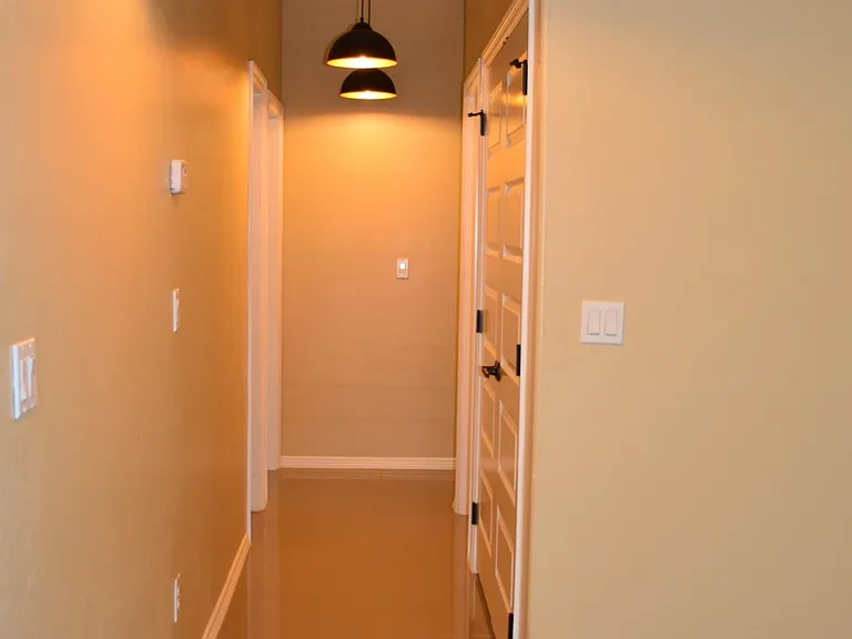 5104 N Winona Dr — Photo 1