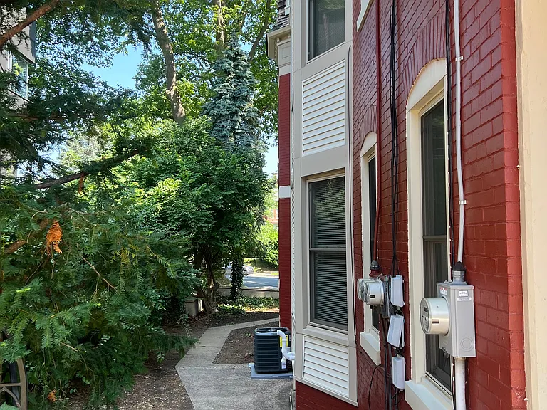 1026 Penn Ave #1 — Photo 9