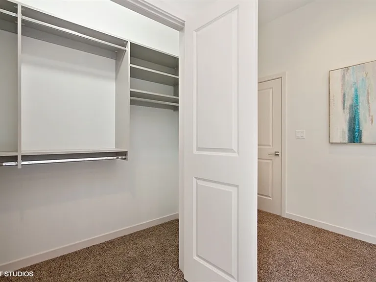 4111 N Narragansett — Photo 11