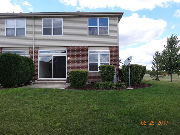 3rd image of 923 Foxwood Ct