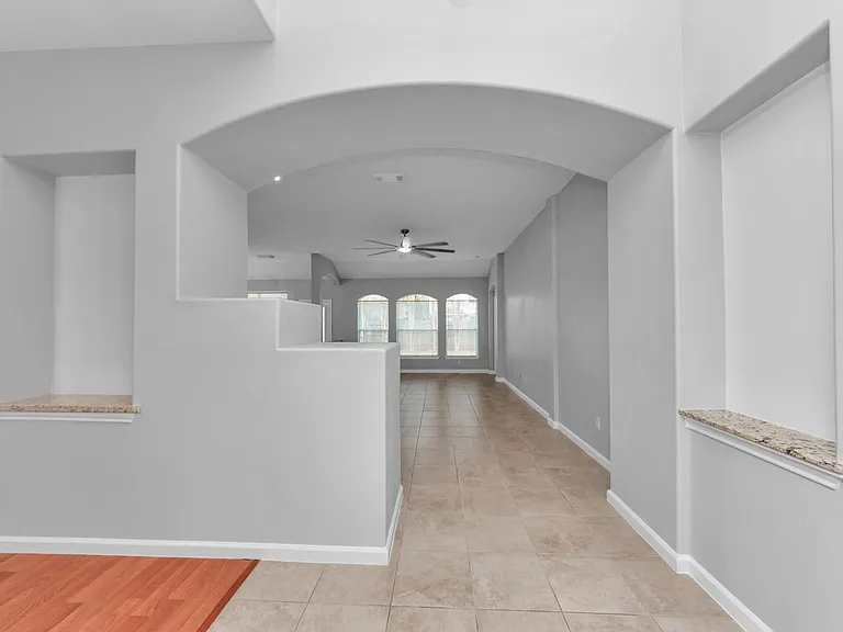 1819 Misty Falls Ln — Photo 2