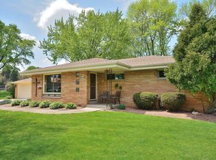 W152N5497 Beaver Dr, Menomonee Falls, WI 53051