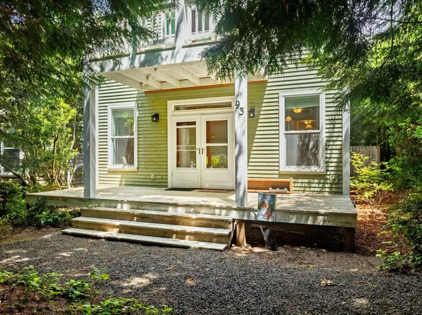 93 Oceanview St, Depoe Bay, OR 97341
