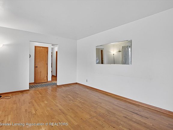 3rd image of 3187 S Canfield Rd