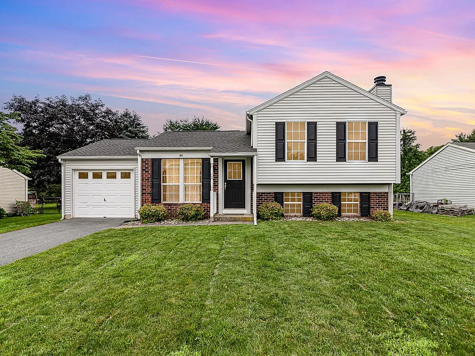 40 Lilac Dr