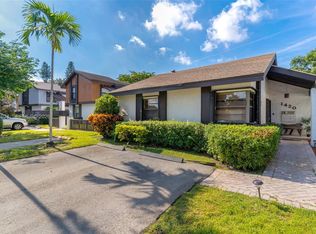 1420 W Sandpiper Cir, Pembroke Pines, FL 33026