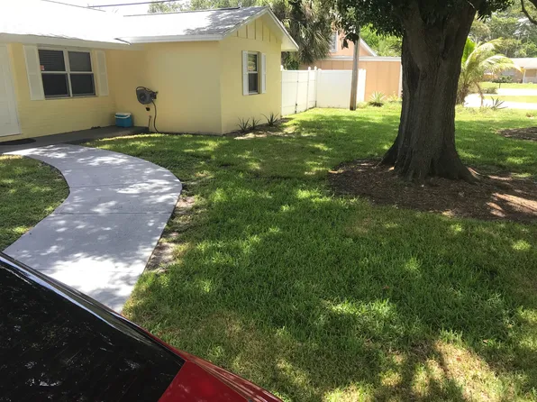 678 Riverside Dr, Palm Beach Gardens, FL 33410