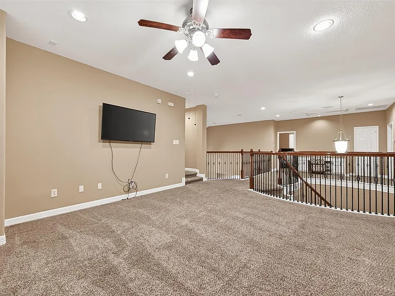 21103 Falcon Creek Ct — Photo 32