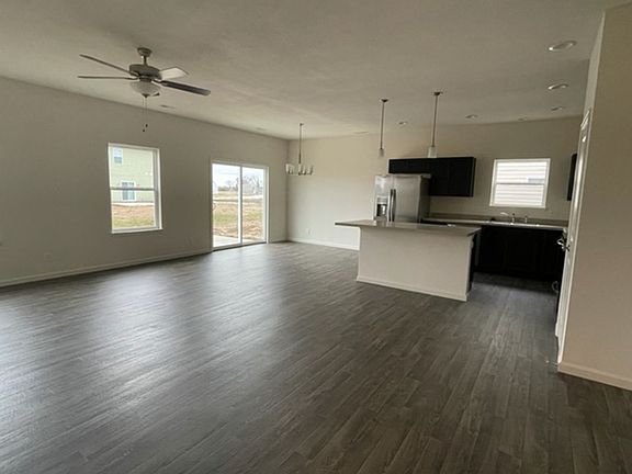 4th image of 4793 Dobson Dr