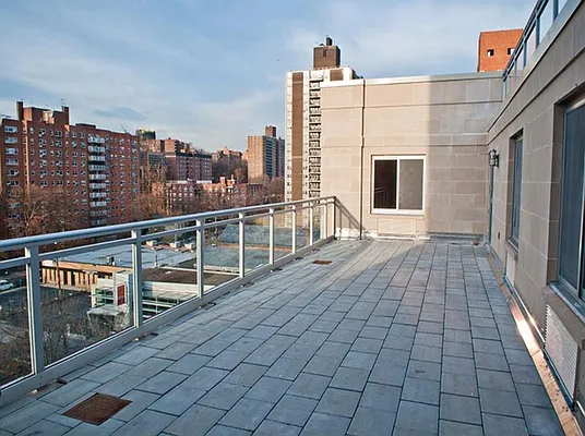 Rented by Area New York | media 9