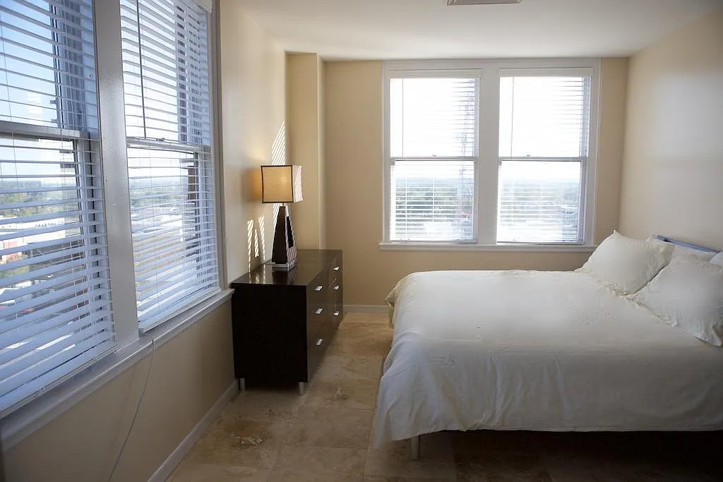 408 W University Ave — Photo 3