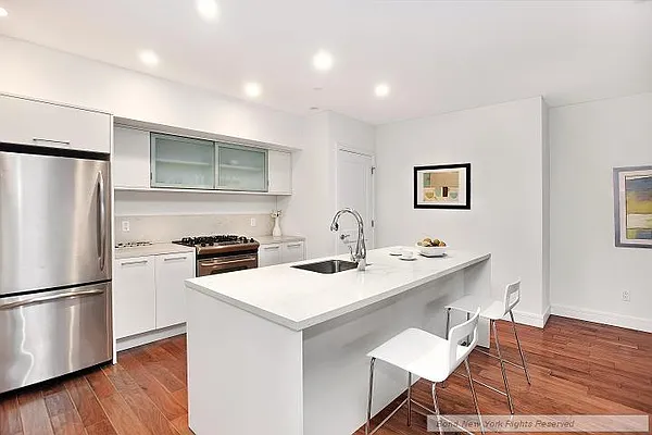 Sold by Bond New York | media 4