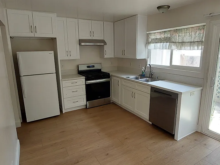 Orangewood Ave — Photo 3