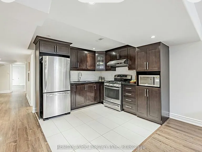 Valley Ridge Cres — Photo 4