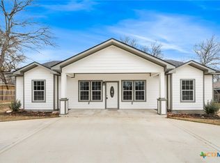 3811 Waterwood Pass Dr, Elmendorf, TX 78112