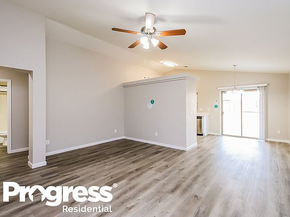 4th image of 1353 E Daniella Dr