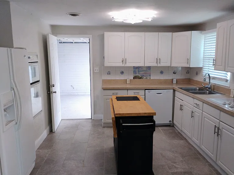 11 Ocean Breeze Cir — Photo 2