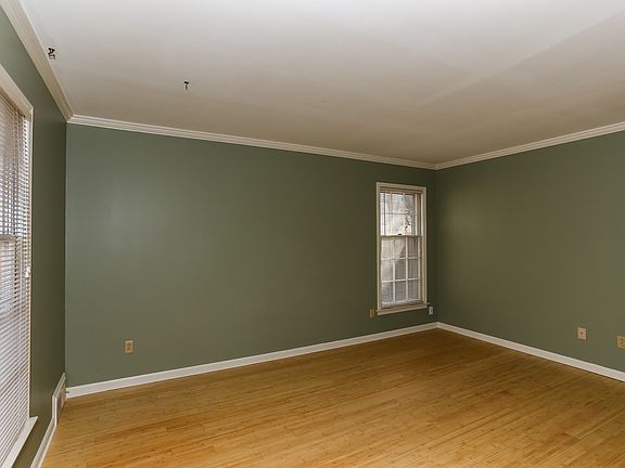 4th image of 2471 Birchtree Dr
